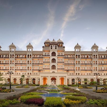 Uday Palace Navsari, A Member Of Radisson Individuals Extérieur photo
