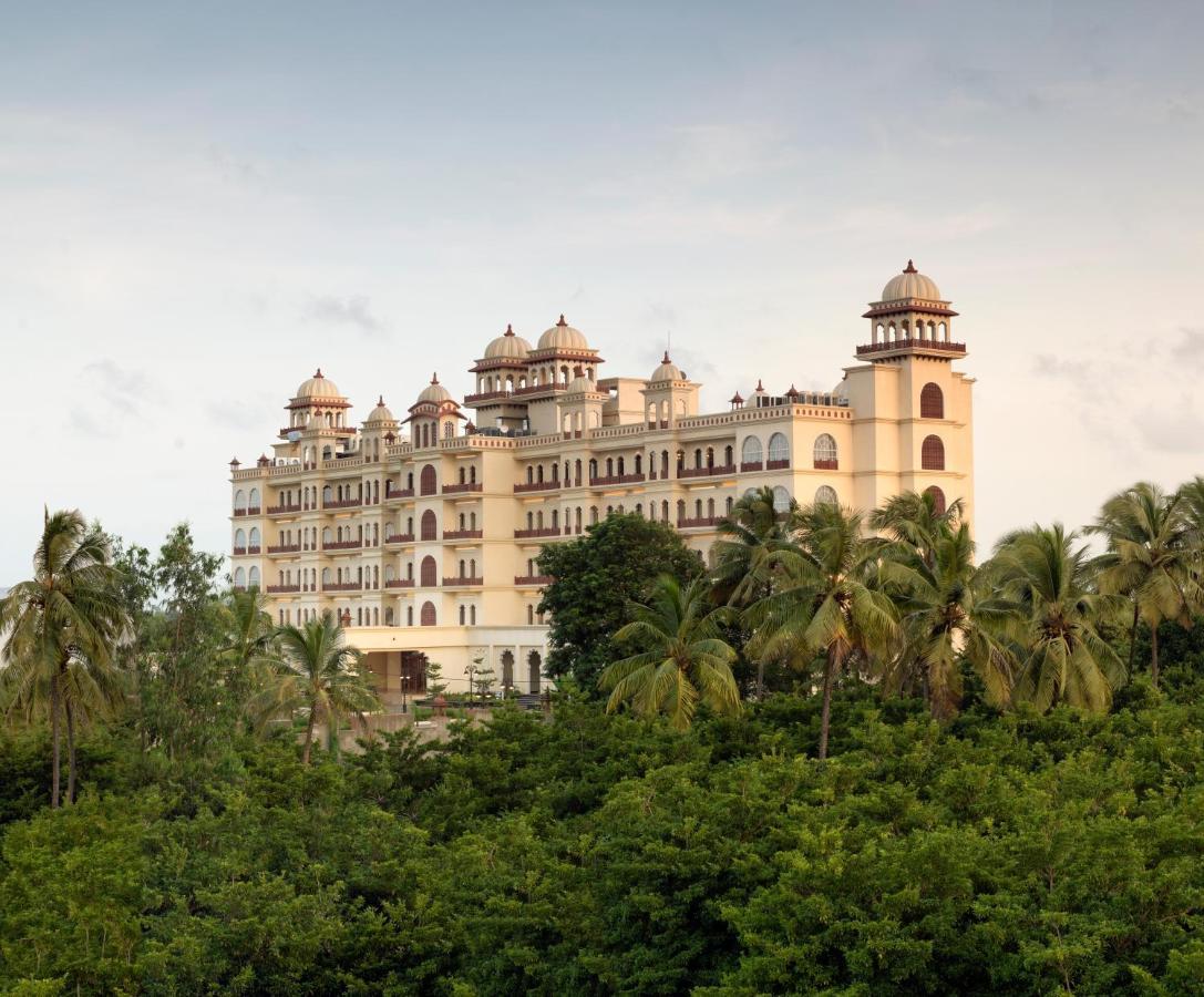 Uday Palace Navsari, A Member Of Radisson Individuals Extérieur photo
