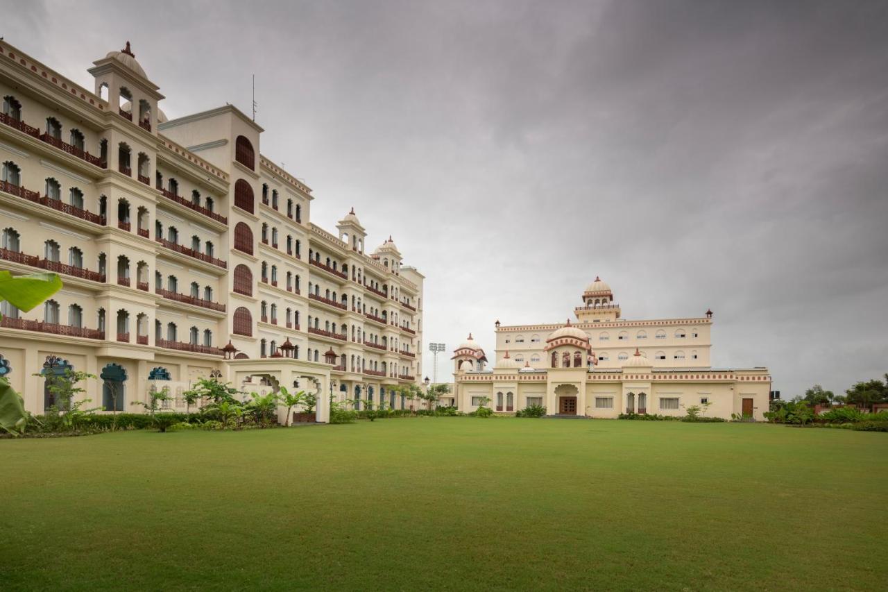 Uday Palace Navsari, A Member Of Radisson Individuals Extérieur photo