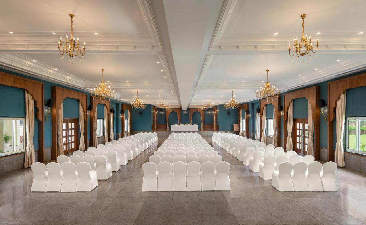 Uday Palace Navsari, A Member Of Radisson Individuals Extérieur photo
