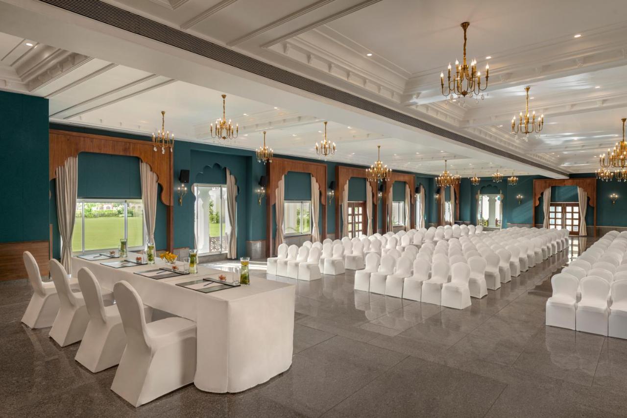 Uday Palace Navsari, A Member Of Radisson Individuals Extérieur photo