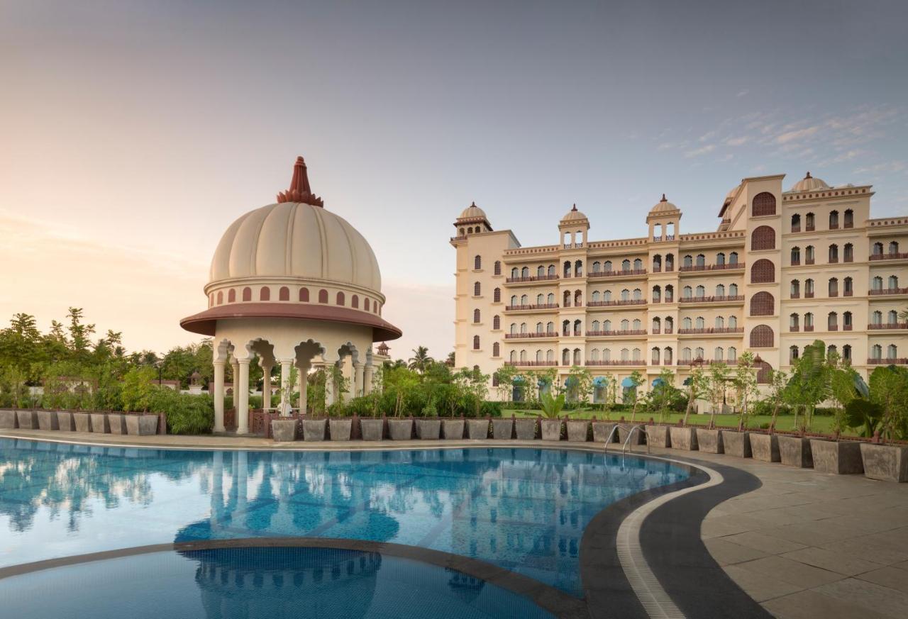 Uday Palace Navsari, A Member Of Radisson Individuals Extérieur photo
