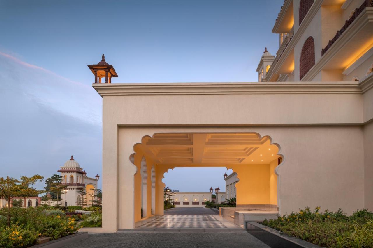 Uday Palace Navsari, A Member Of Radisson Individuals Extérieur photo