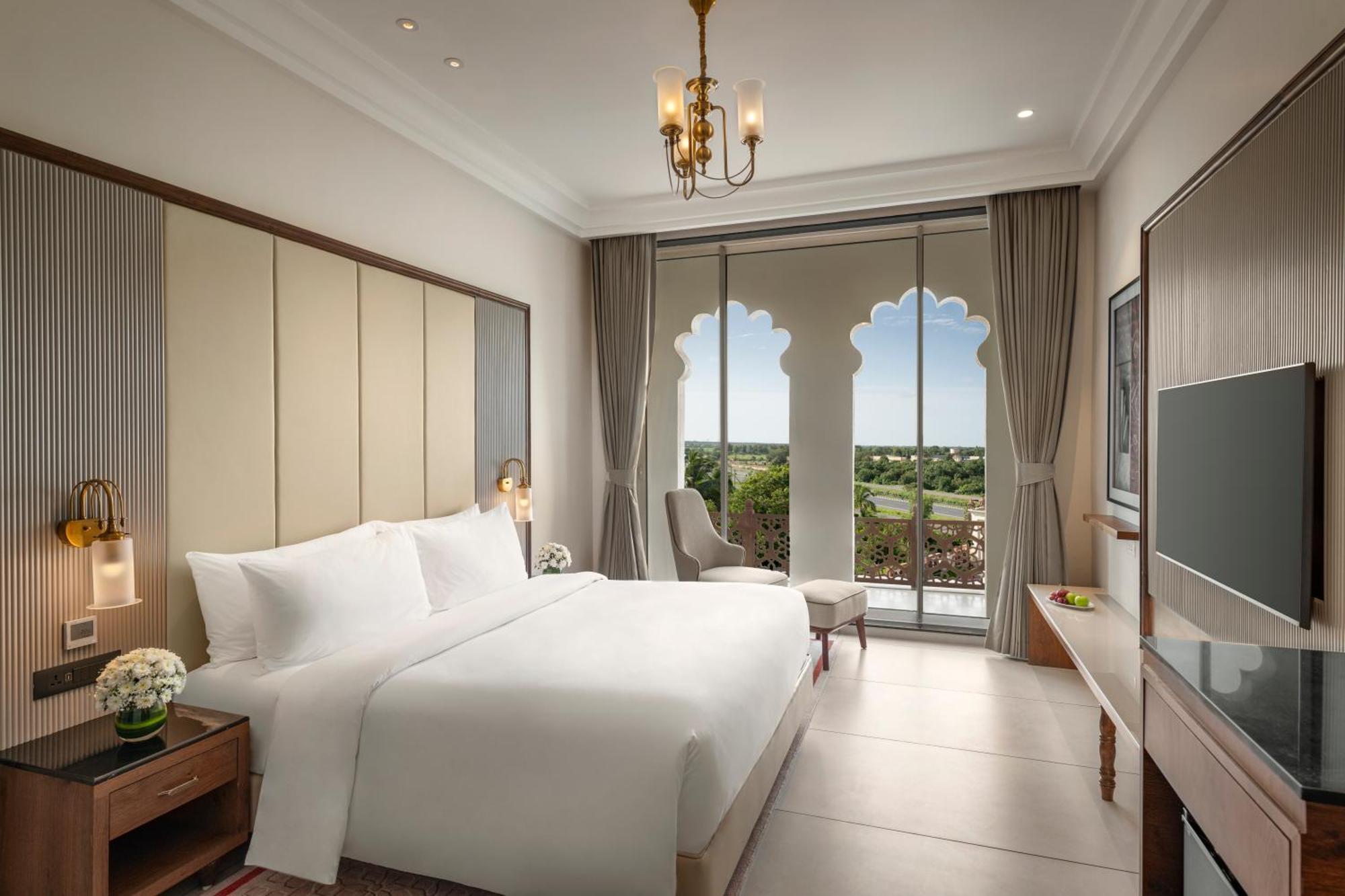 Uday Palace Navsari, A Member Of Radisson Individuals Extérieur photo